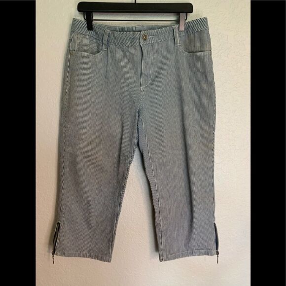 Baccini navy striped capris size 12 - Picture 1 of 9